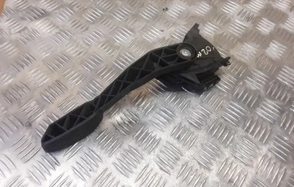 Volvo V70 Accelerator throttle pedal 6PV00853715 30683515