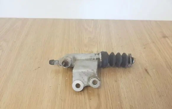 Honda FR-V Clutch slave cylinder 