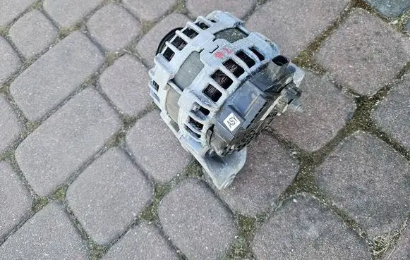 Opel Insignia B Generator/alternator 39047352 F000BL08D8