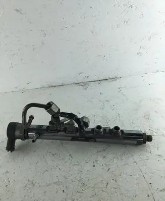 Land Rover Discovery 4 - LR4 Fuel main line pipe 0445216046