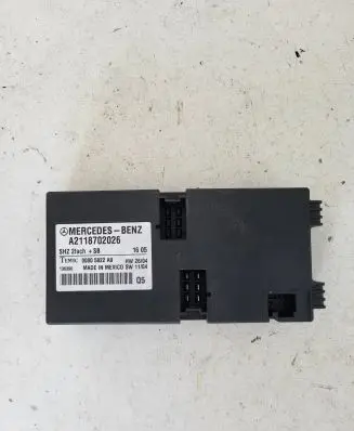Mercedes-Benz R W251 Seat control module A2118702026 00005822A9