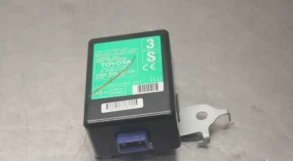 Toyota Prius+ (ZVW40) Door control unit/module 89740-47031