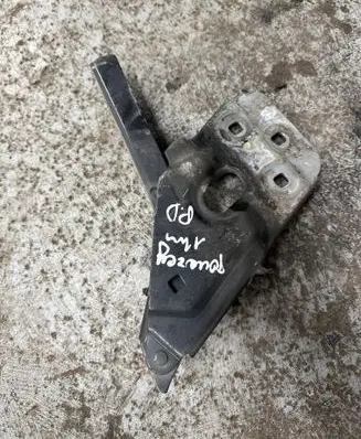 Engine bonnet/hood hinges