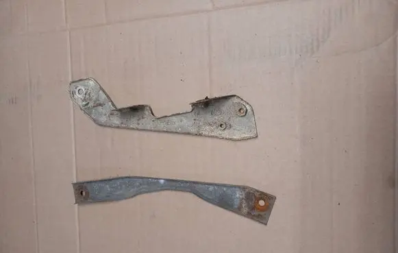 Front bumper mounting bracket