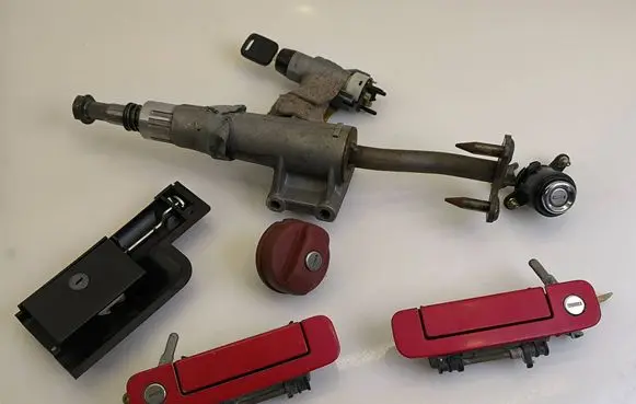 Audi Coupe Lock set 893419565 893905849 8227