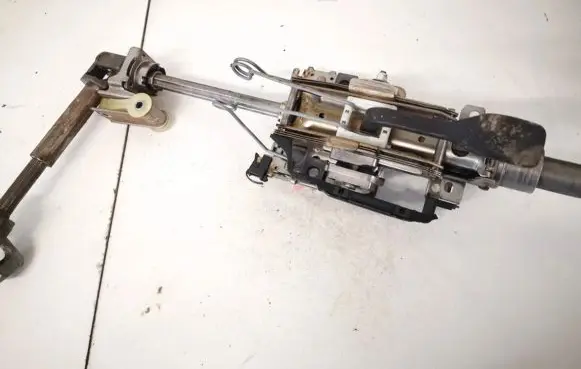 Volkswagen Polo IV 9N3 Steering wheel axle