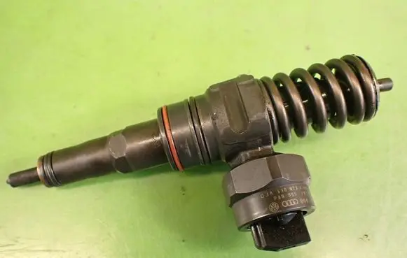 Volkswagen PASSAT B5 Fuel injector