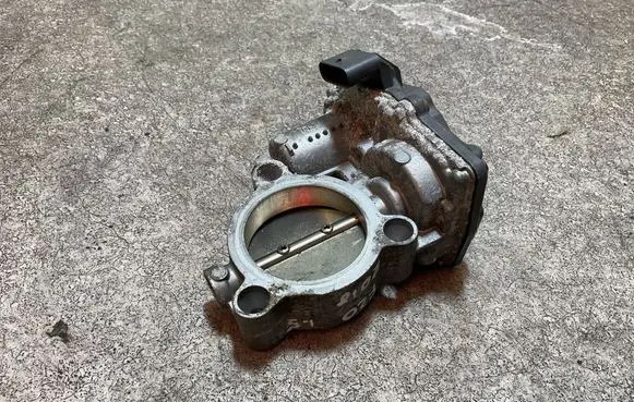BMW 1 F20 F21 Throttle valve 7618838 1354 A2C15022300