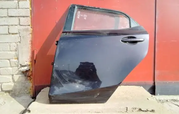 Mazda 2 Rear door