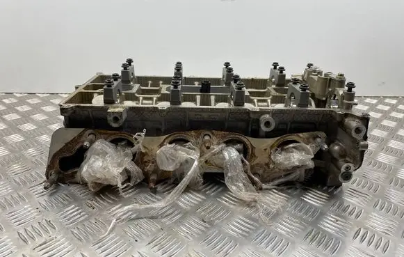 Ford Fusion II Engine head RF8E5E6090AA DV6EBA