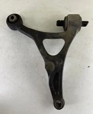 Volvo XC90 Front lower control arm/wishbone 8646614