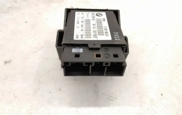 BMW 5 E60 E61 Seat heating relay 915916601 00402096B0