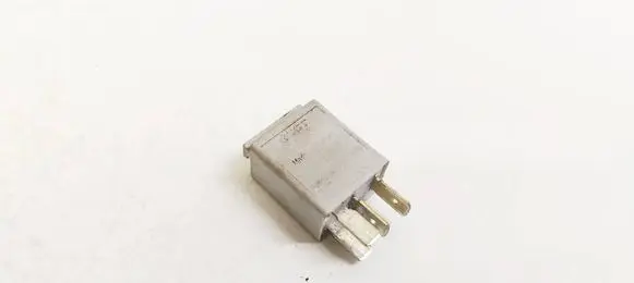 Volkswagen PASSAT B6 Other relay 1K0951253