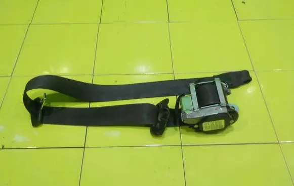 Volkswagen Golf IV Front seatbelt 6J3857706 RP6