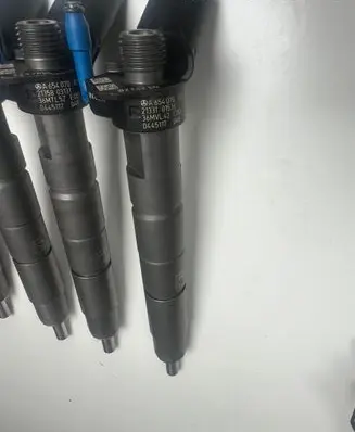 Mercedes-Benz E W213 Fuel injectors set A6540700187 6540700187