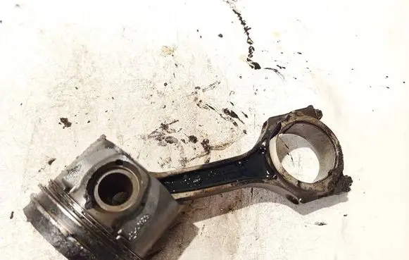 Ford Mondeo Mk III Piston with connecting rod 24655b