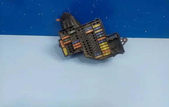 Volkswagen Touareg I Fuse module 7L0941828 7L0941824