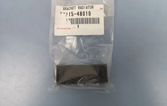 Radiator mount bracket