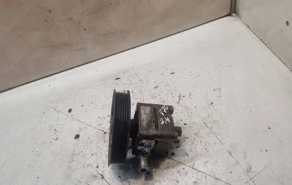 Volvo V70 Power steering pump 9485757