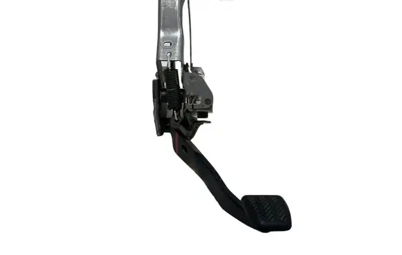 Toyota RAV 4 (XA40) Brake pedal
