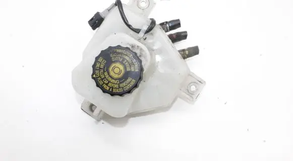 Toyota Auris 150 Brake fluid reservoir 