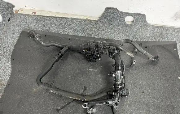 Peugeot Expert Thermostat/thermostat housing 9812113780 9820174380 9819297780