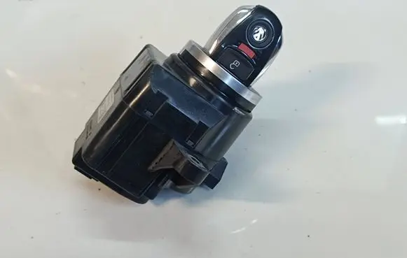 Volkswagen Touareg II Ignition lock 7P6905843E 33305201 1151741733205034