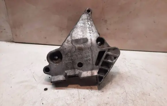 Volkswagen Touran I Engine mounting bracket 03G199207A