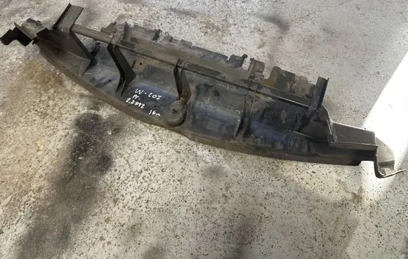 Mercedes-Benz E A207 Intercooler air channel guide A2075052830 BBP207901