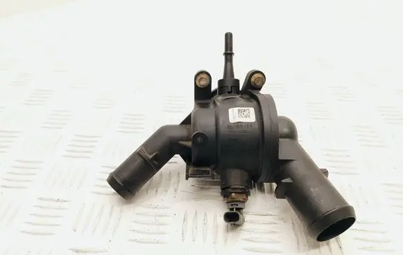 Ford Focus Thermostat/thermostat housing HG9Q9K478AC