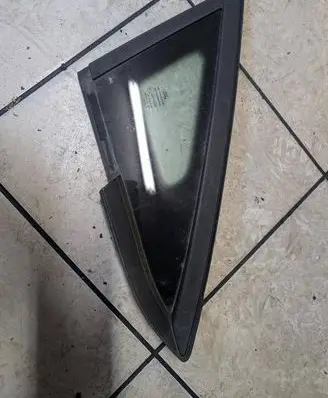 Ford Fiesta Front vent window/glass (coupe) 