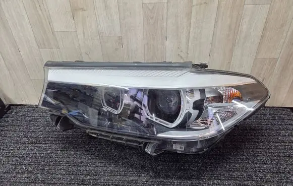 BMW 5 G30 G31 Headlight/headlamp 7439201 10392030000