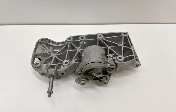BMW 5 F10 F11 Generator/alternator bracket 8506863 174786
