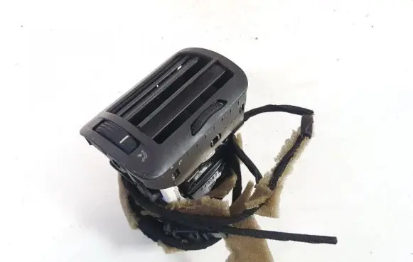 Volkswagen PASSAT B5 Dash center air vent grill 3b0819704a