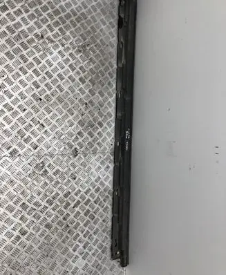 Sill/side skirt trim