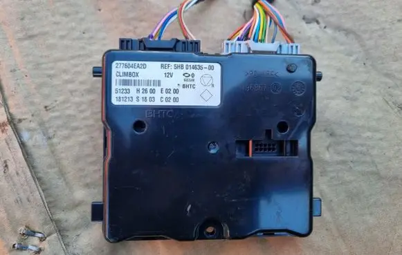 Nissan Qashqai Air conditioner control unit module 277604EA2D