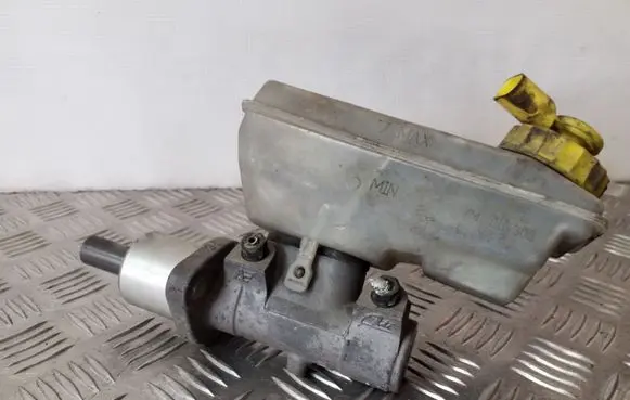Master brake cylinder