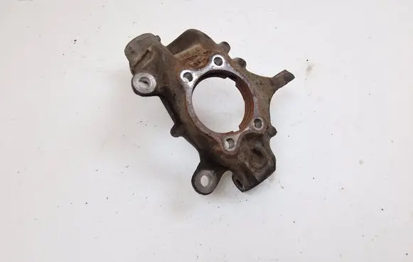 Nissan Qashqai Front wheel hub spindle knuckle 