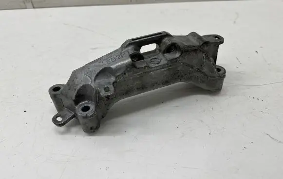 Opel Grandland X Engine mounting bracket 9674960380
