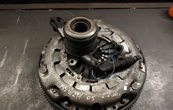 Mercedes-Benz E W211 Clutch set kit A0002521805 ZA3608D1