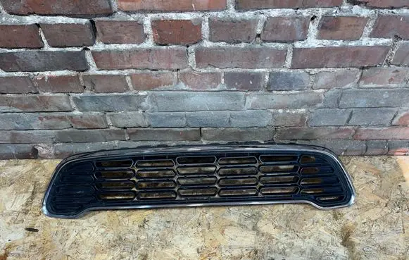 Front bumper upper radiator grill