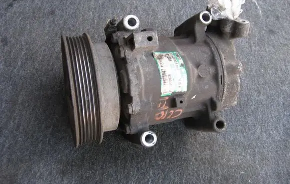 Renault Clio II Air conditioning (A/C) compressor (pump) 8200315744