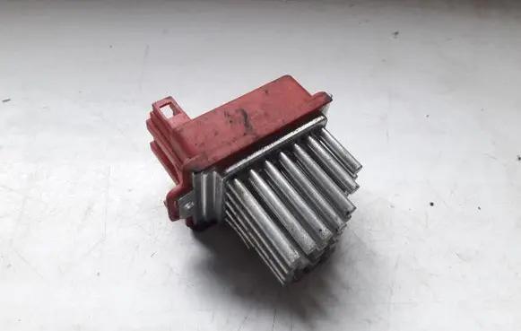 Volkswagen PASSAT B5.5 Heater blower fan relay 
