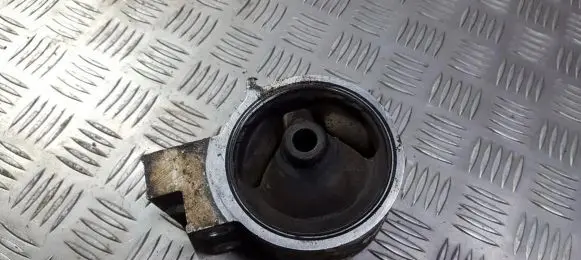 Honda Civic Engine mount bracket
