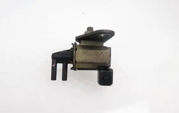 Mitsubishi Pajero Pinin Valve vacuum K5T48277