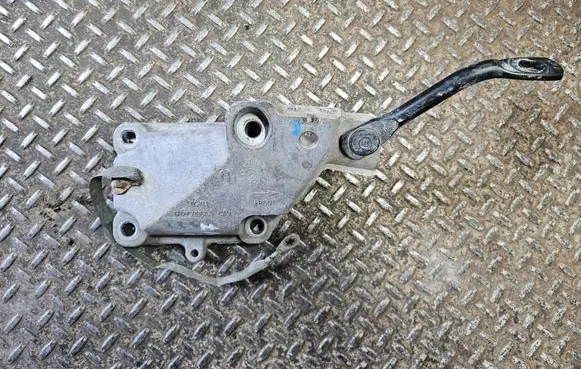Jeep Grand Cherokee Engine mounting bracket 68275986AA
