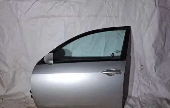 Nissan Primera Front door
