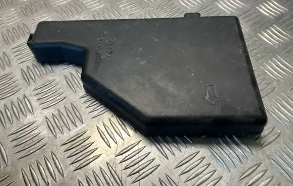 Toyota Prius (XW20) Fuse box cover 