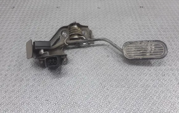 Toyota Avensis Verso Accelerator throttle pedal