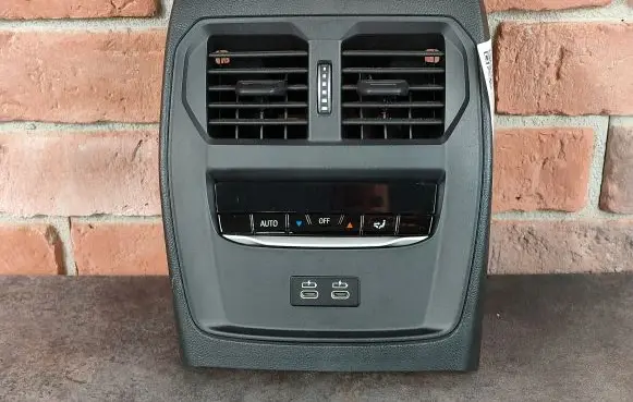 Rear air vent grill